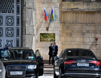 Russia bars entry to dozens more Britons including Starmer, Cameron and Piers Morgan