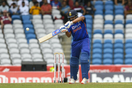 India captain Rohit hopes to be fit for fourth T20