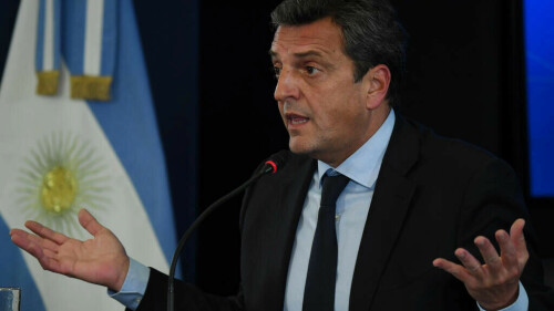 Argentina economy minister vows to respect IMF deficit deal