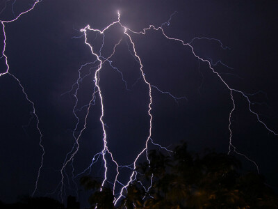 Lightning strike near White House leaves 4 in critical condition