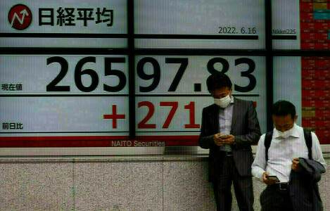 Asia shares subdued, dollar encouraged by US rate risk
