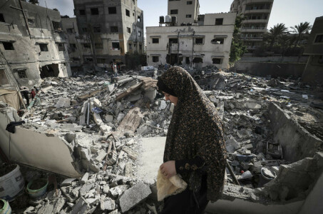 Gaza crossing opens as truce holds