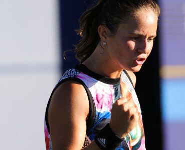 Kasatkina rallies to beat Rogers in WTA San Jose final