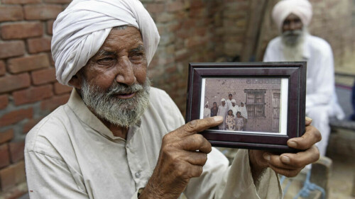 Pakistani, Indian siblings reunite 75 years after Partition