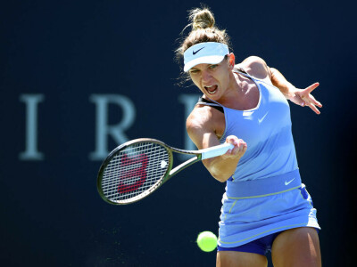 Hard work for Halep in Toronto win over Gauff, Haddad Maia advances