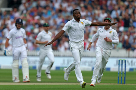 Rabada passed fit as South Africa bowl against England in 1st Test