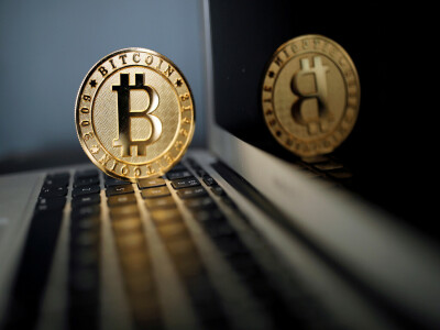 Sudden crypto drop sends bitcoin to three-week low Sudden crypto drop sends bitcoin to three-week low