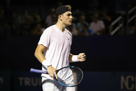 Draper beats Thiem to reach last eight at Winston-Salem