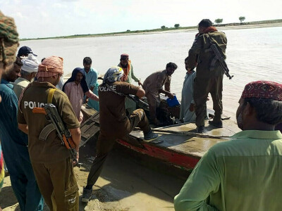 30 feared dead as boat capsizes in Sehwan