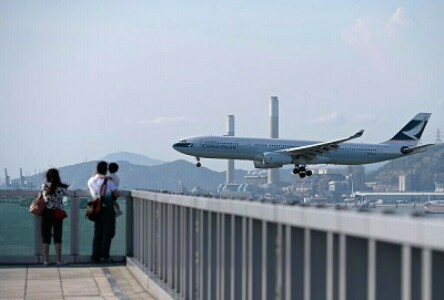 Cathay Pacific sees weaker air cargo peak season this year