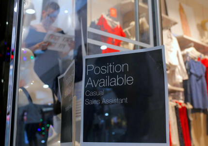 Australia government favours boosting temporary skilled migrants&rsquo; pay