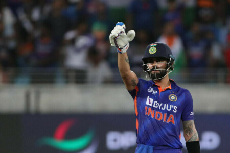 Kohli reveals Dhoni was lone supporter after quitting captaincy