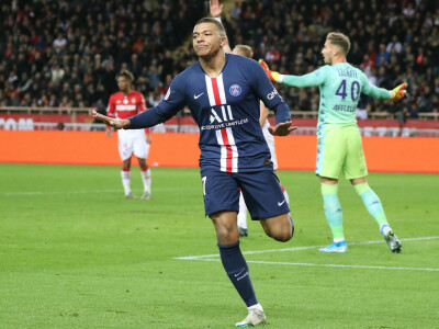 Mbappe, PSG coach face backlash for laughing off private jet question