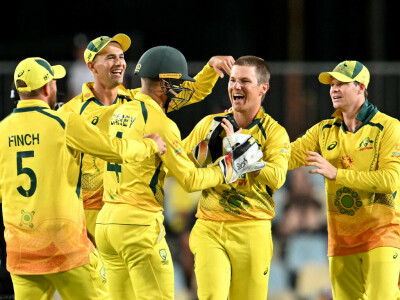 New Zealand out for 82 as Australia win 2nd ODI and series