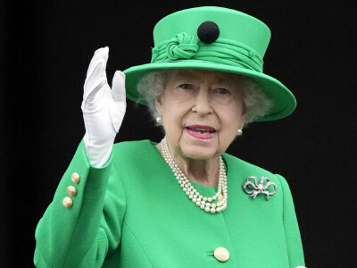 Royal family gathers as Queen Elizabeth under 'medical supervision'