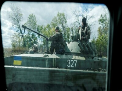 Russia 'regroups' troops in east as Ukraine advances
