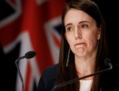 New Zealand to mark queen&rsquo;s death with public holiday