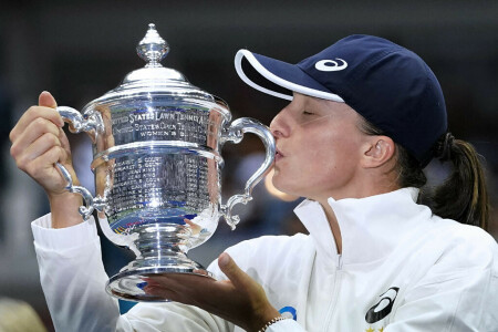 US Open champion Swiatek out on her own in rankings