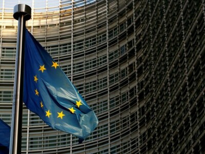 EU to seek clearance of trade deals, set rules on raw materials