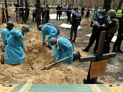 Ukraine finds graves and &lsquo;torture centres&rsquo; in recaptured east