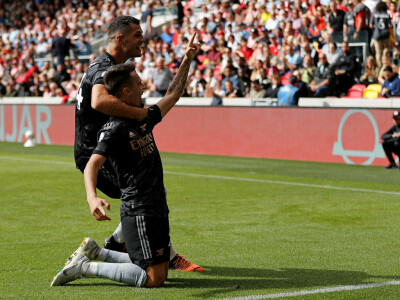 Arsenal beat Brentford to regain Premier League top spot