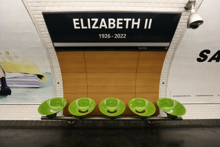 Paris metro station honours Elizabeth II during funeral