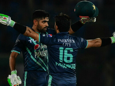 Record-breaking Rizwan, Azam star as Pakistan down England