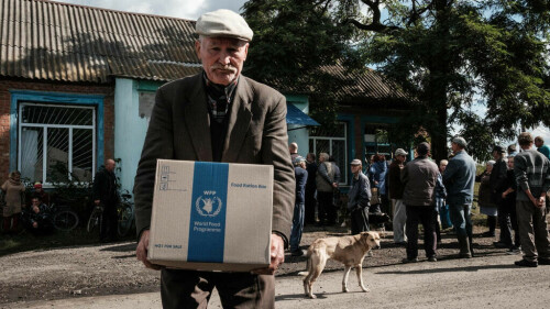 War leaves Ukraine farming village queueing for food