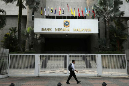 Malaysia central bank says no plans for capital controls, ringgit re-pegging