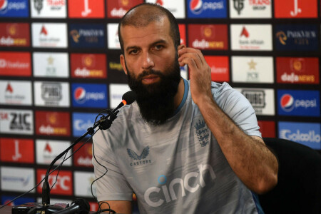 Moeen says one-over &lsquo;gamble&rsquo; cost England against Pakistan