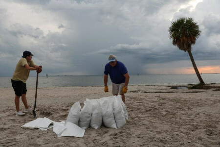 Florida scrambles to prepare as Hurricane Ian churns toward coast
