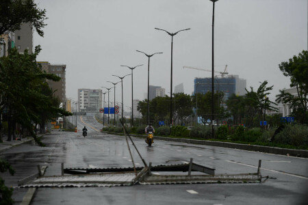 Typhoon Noru tears across Vietnam Typhoon Noru tears across Vietnam