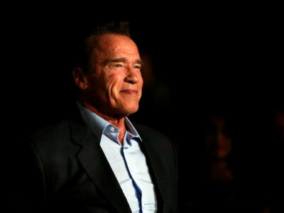 Schwarzenegger calls for &lsquo;fight against hate&rsquo; during Auschwitz visit