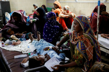 Pakistani hospital overwhelmed as water-borne illnesses spread