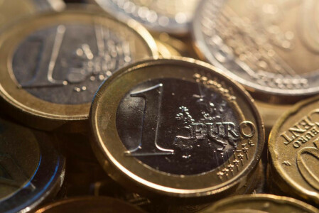 Euro zone yields rise on inflation angst, gilt pressure fades