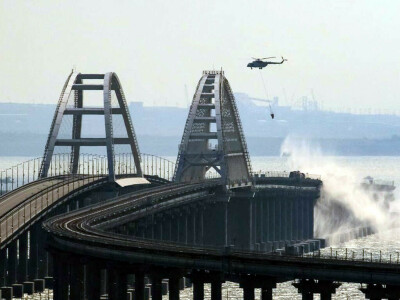 Limited road traffic resumes on intact lanes of Crimea bridge