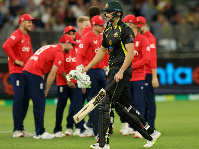 England claim opening T20 against Australia