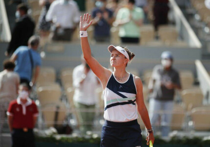 Krejcikova back in business with victory over Swiatek