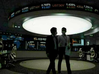 Asian markets sink as US jobs data fan rate hike bets