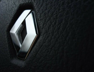 Renault CEO tours Korea unit run with Geely amid strategy reset