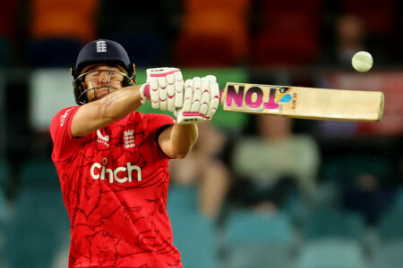Malan hits 82 as England beat Australia by eight runs