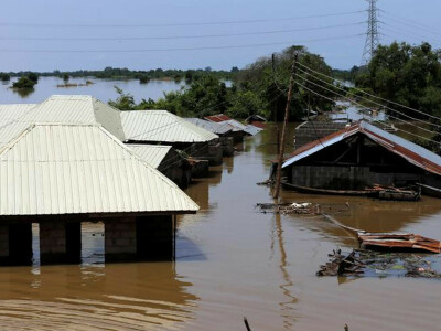 Nigeria floods kill 500, displace 1.4 million people