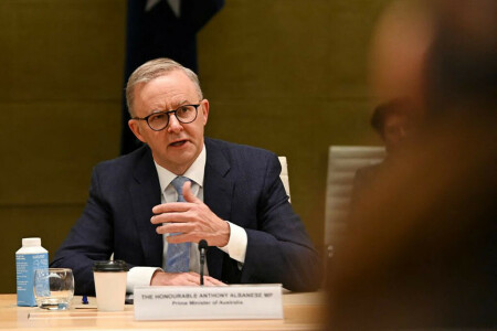 Australia PM tours flood-hit Victoria state; evacuations, sandbagging underway