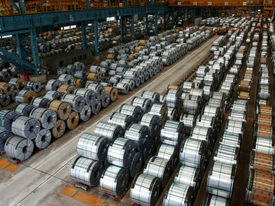 Aluminium price drops on jump in LME stocks and Russian metal
