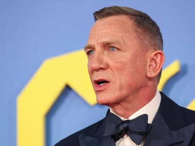 Bond star Daniel Craig receives same medal as 007