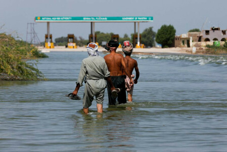 Pakistan seeks billions of dollars in new loans after floods