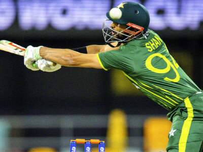 Pakistan&rsquo;s Masood clears tests after blow to head