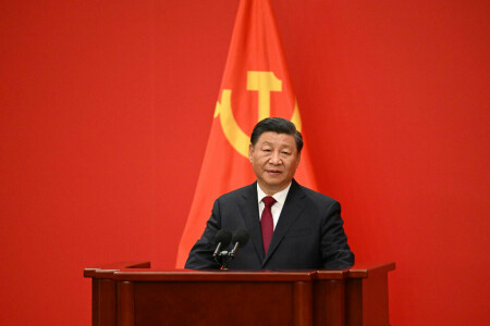 China&rsquo;s Xi promotes top aides, loyalists to Standing Committee