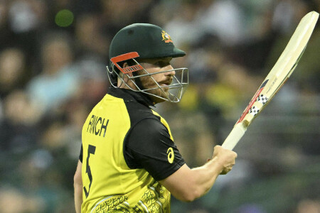 Finch urges &lsquo;ultra-aggressive&rsquo; response from stunned Australia