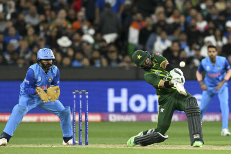 'Heartbroken' Pakistan still hurting from India loss, says Iftikhar